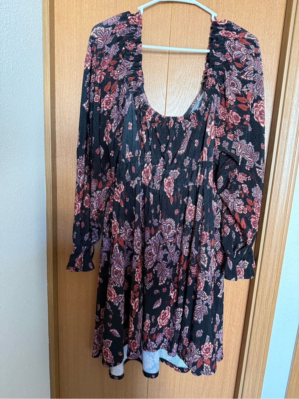 Women's Black Floral V-Neck Tunic Dress with Rose Print - Picture 2 of 5